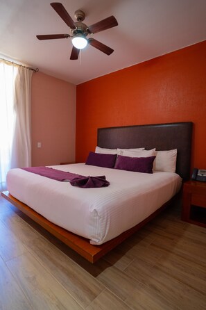 Junior Room, 1 King Bed | In-room safe, blackout curtains, soundproofing, iron/ironing board - Hotel Suites Corazon Mexicano (Guanajuato)