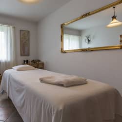 Sauna, hot tub, steam room, Turkish bath/hammam, body treatments