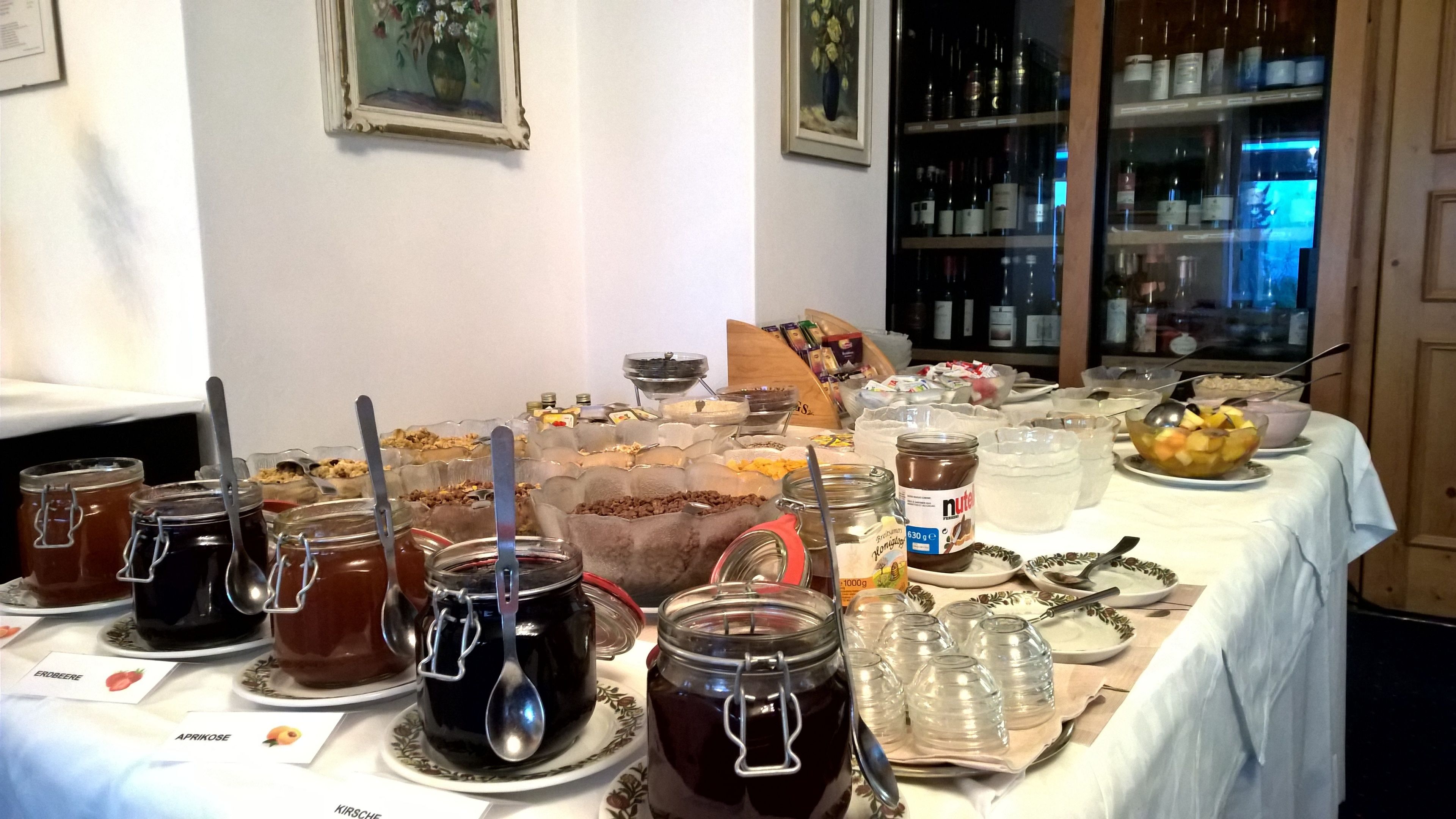 free buffet breakfast