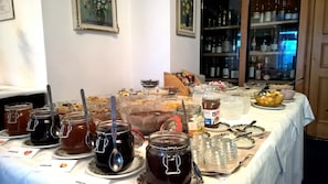 Free buffet breakfast