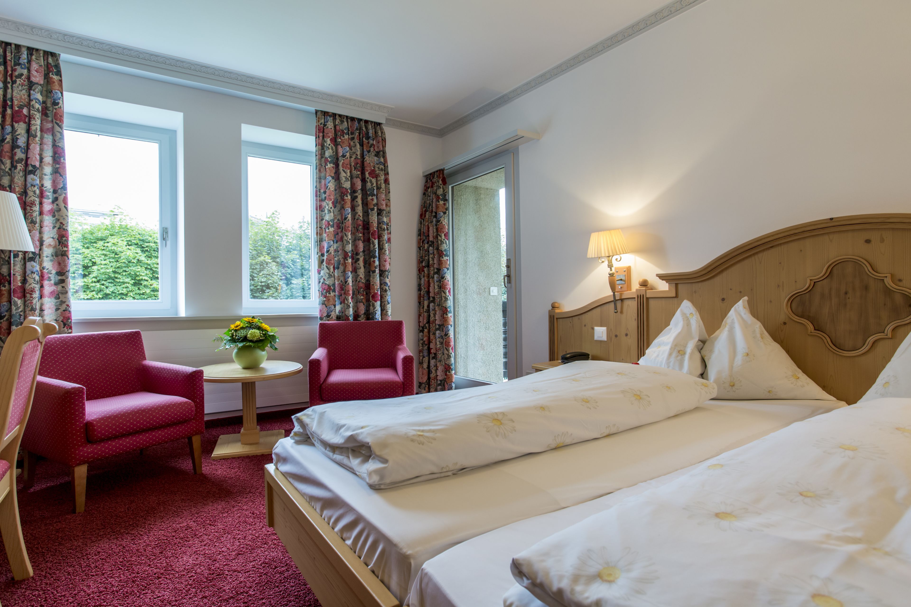 羽绒被、客房内保险箱、办公桌、婴儿床