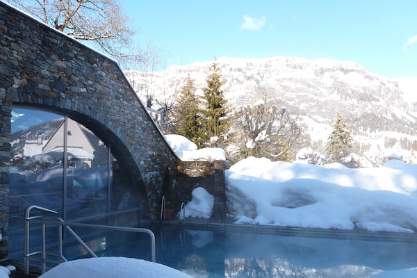 2 outdoor pools, sun loungers