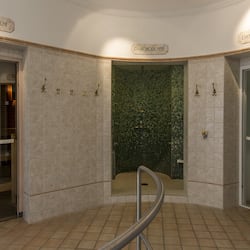 Sauna, hot tub, steam room, Turkish bath/hammam, body treatments