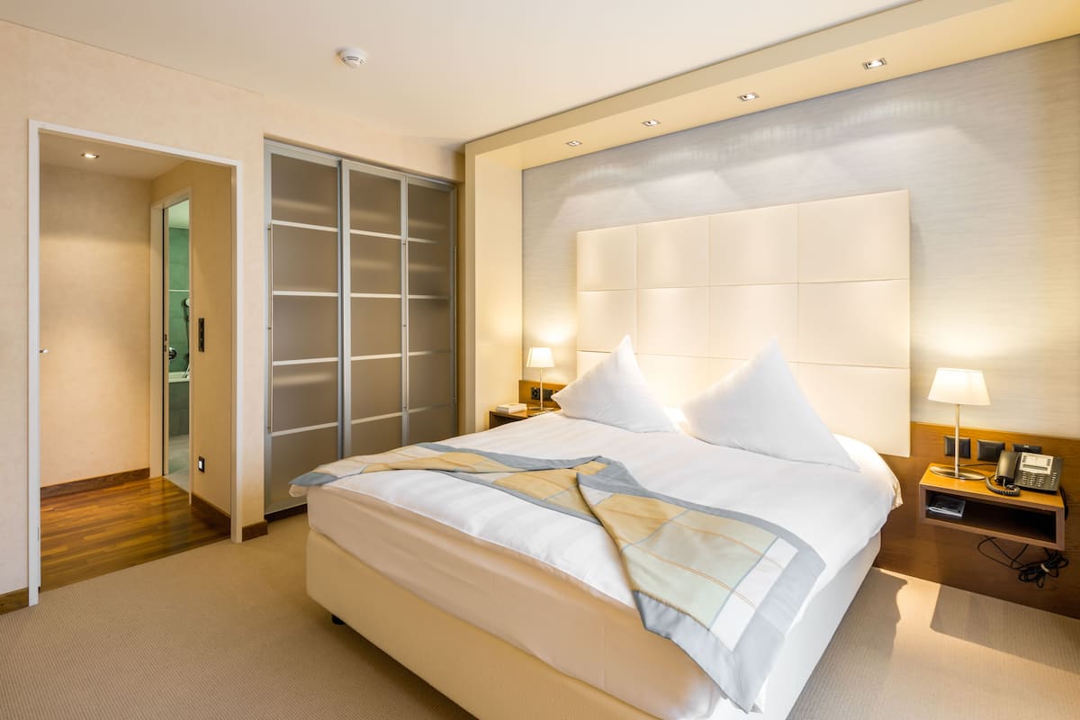 Comfort Suite | Premium bedding, down comforters, in-room safe, desk