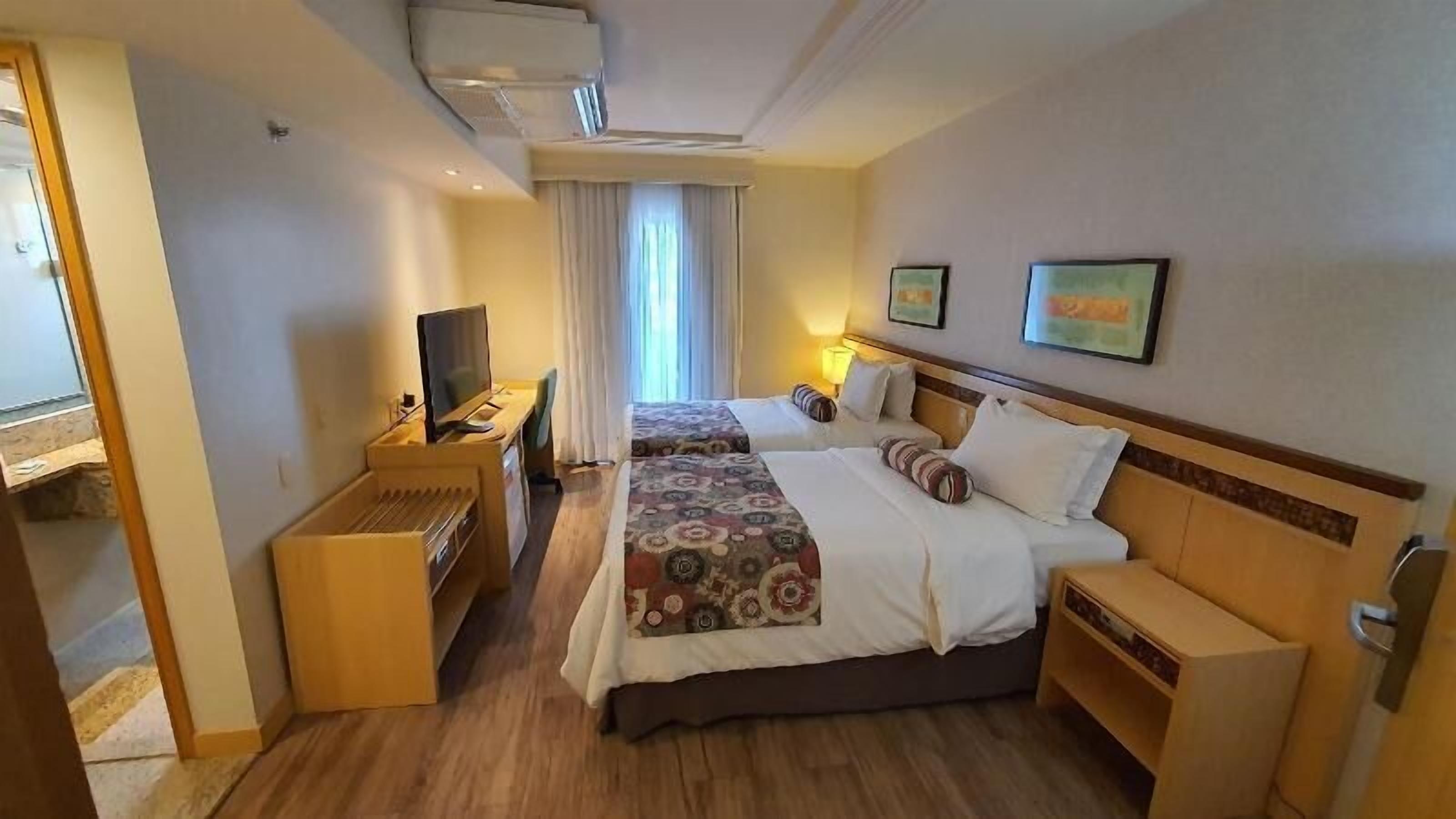 Minibar, caja fuerte, cortinas opacas y sistema de insonorización