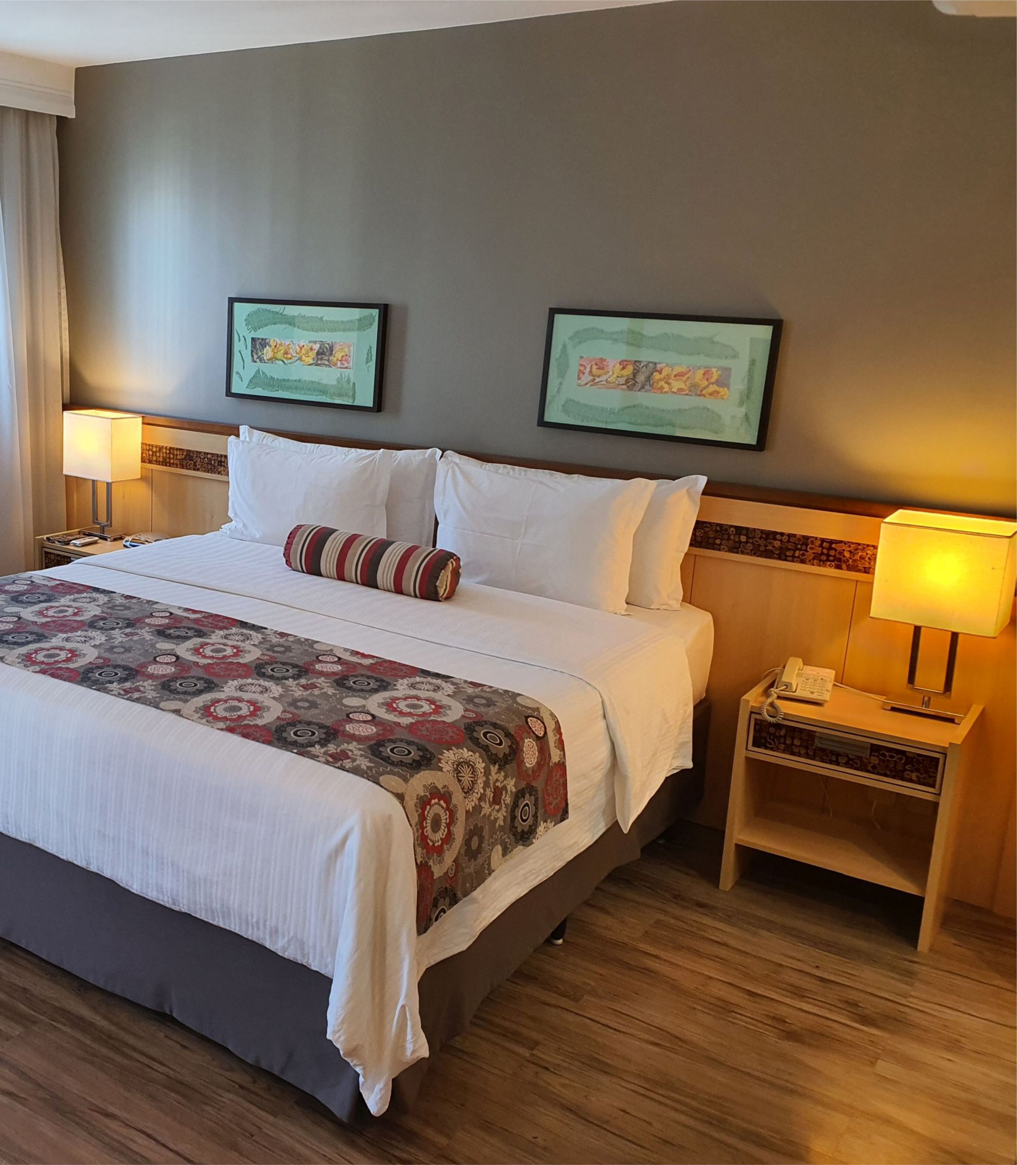 deluxe double room, 1 king bed | 1 bedroom, minibar, in-room safe, blackout curtains
