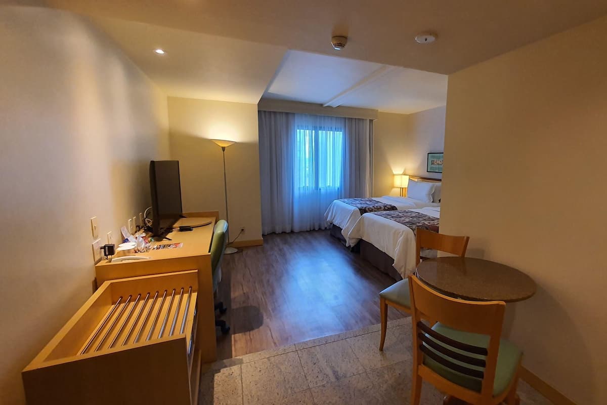 Een minibar, een kluis op de kamer, verduisterende gordijnen