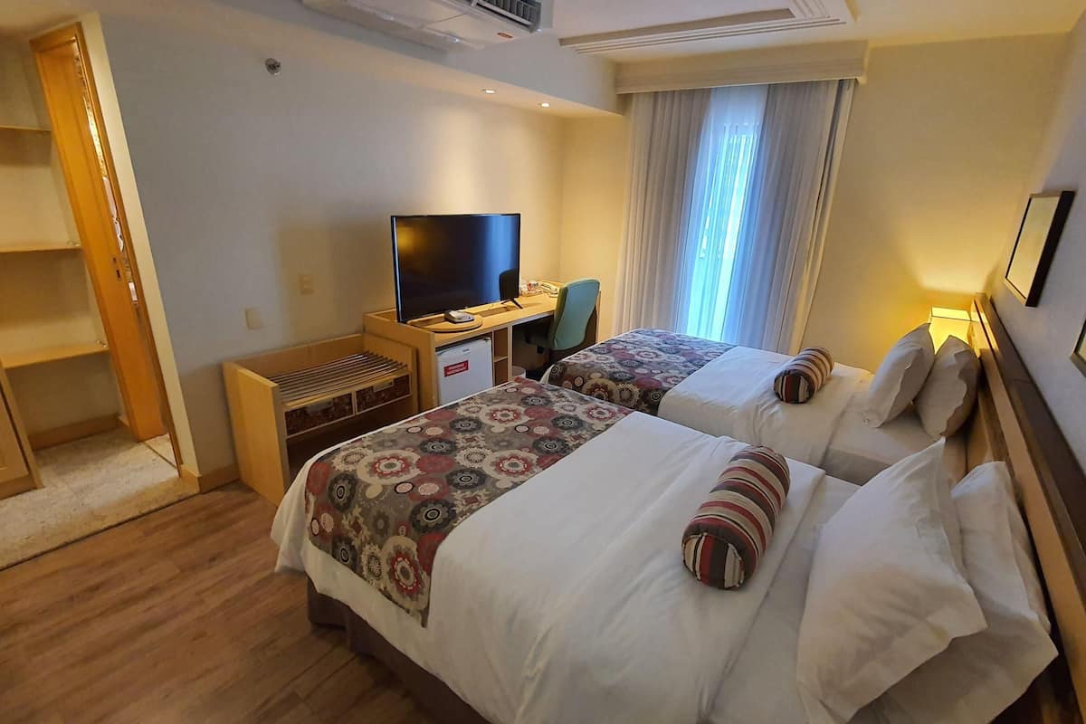Een minibar, een kluis op de kamer, verduisterende gordijnen