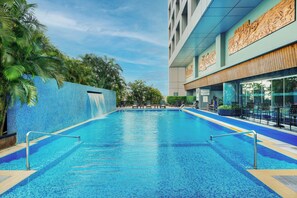 Outdoor pool, open 6:00 AM to 11 PM, free pool cabanas, pool umbrellas - The Westin Dhaka (Dhaka)