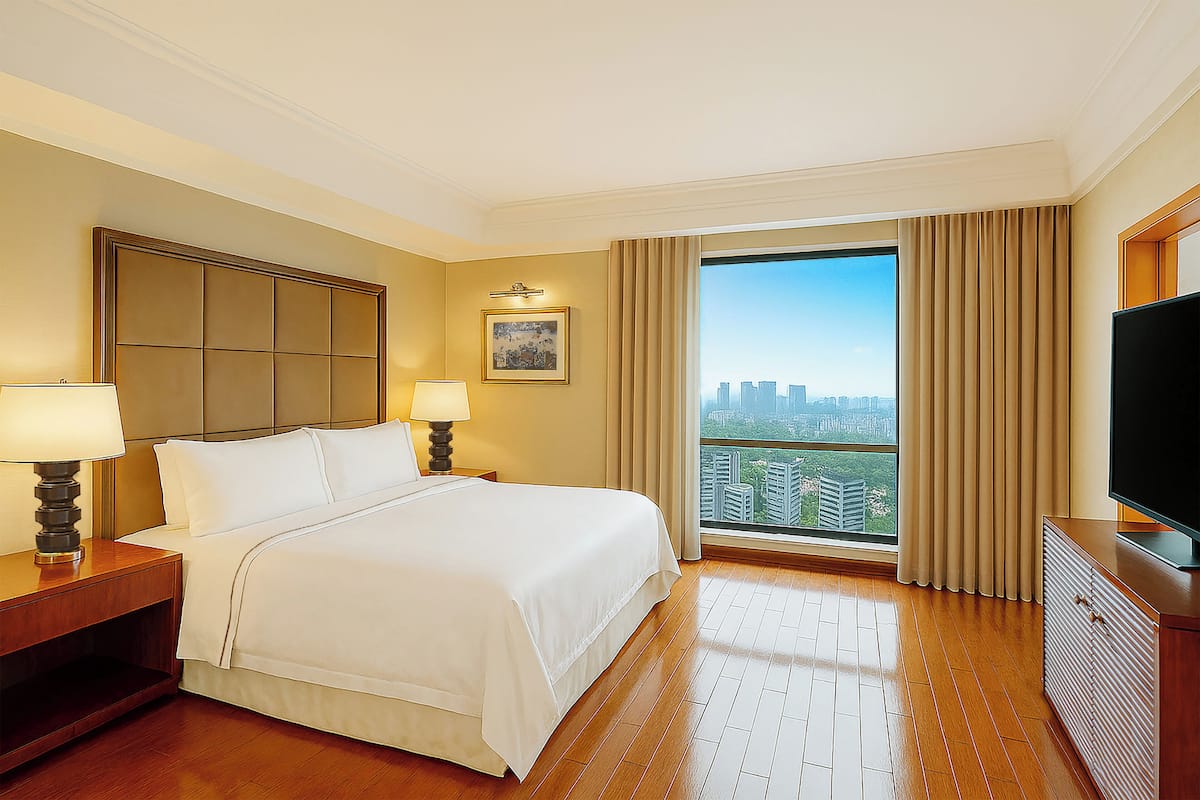 Down comforters, pillowtop beds, minibar, in-room safe