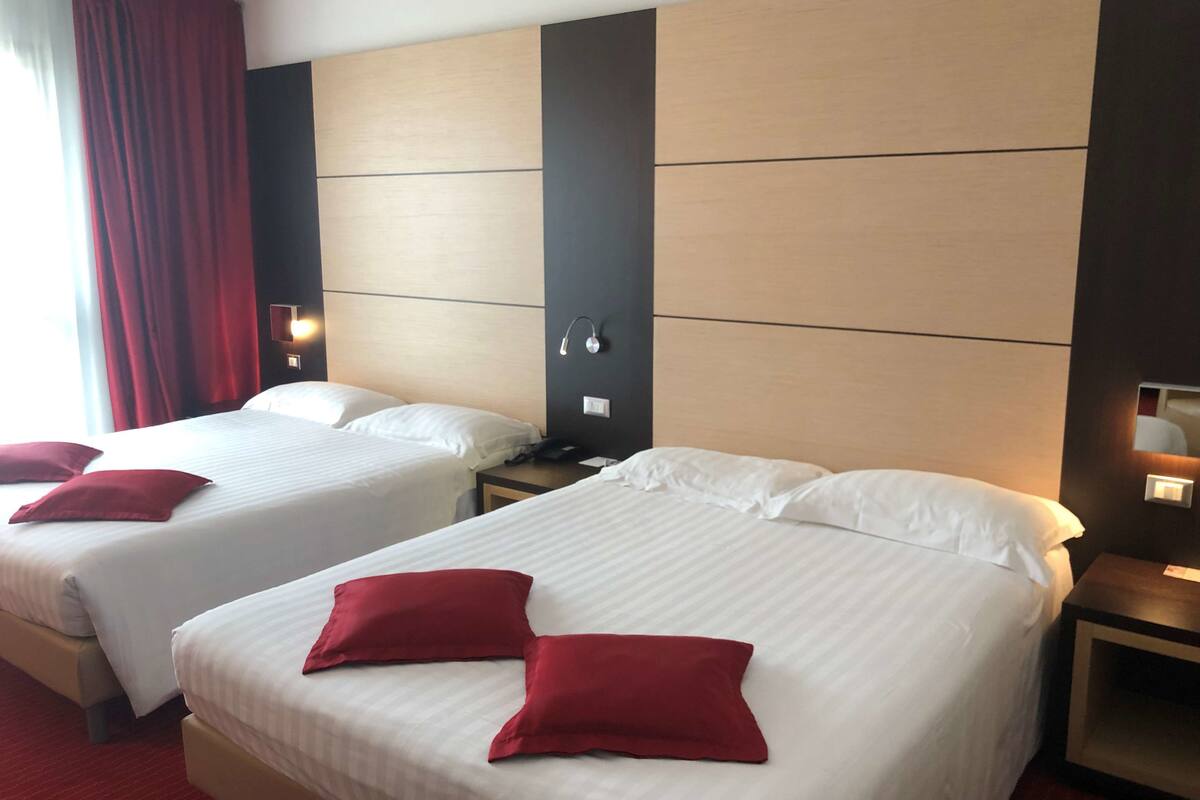 comfort room, 2 queen beds, non smoking | 1 bedroom, hypo-allergenic bedding, minibar, in-room safe