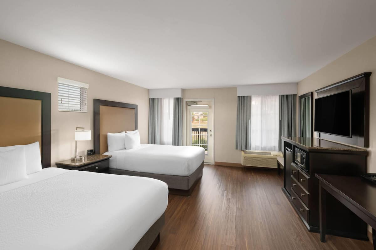 Executive Room, 2 Queen Beds, Non Smoking, Balcony