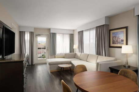 Suite, 1 King Bed, Non Smoking, Balcony (Oversized Jetted Tub) | Premium bedding, pillowtop beds, in-room safe, desk