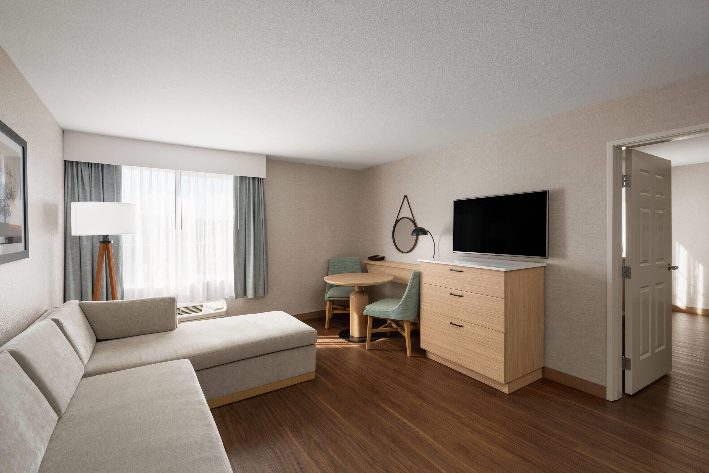 Suite, 1 King Bed, Non Smoking (Two-Room) | Premium bedding, pillowtop beds, in-room safe, desk