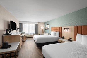 Executive Room, 2 Queen Beds, Non Smoking | Premium bedding, pillowtop beds, in-room safe, desk - La Quinta Inn & Suites by Wyndham Paso Robles (Paso Robles)