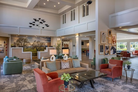 Lobby. La Quinta Inn & Suites by Wyndham Paso Robles