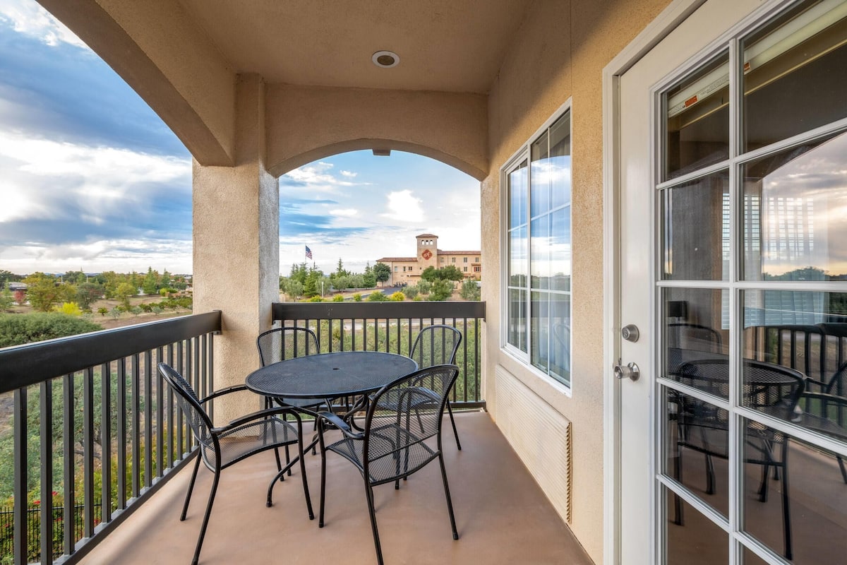 Premium bedding, pillowtop beds, in-room safe, desk