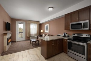 Premium bedding, pillow-top beds, in-room safe, desk