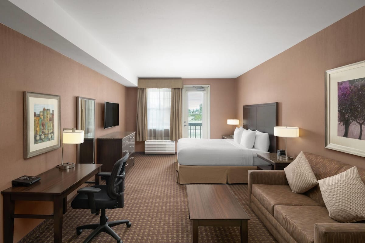 Studio Suite, 1 King Bed with Sofa bed, Non Smoking, Balcony (Full Kitchen) | Premium bedding, pillowtop beds, in-room safe, desk