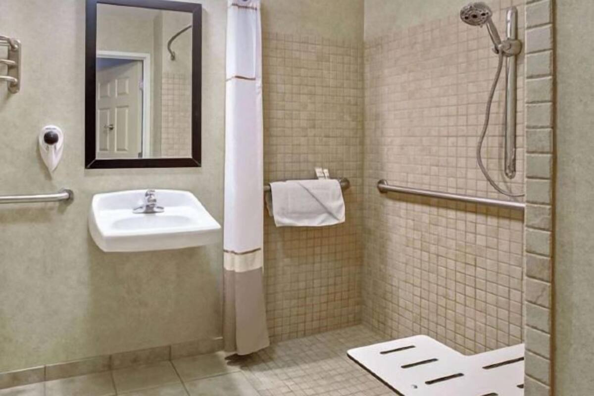 Bathroom | Free toiletries, hair dryer, towels, soap