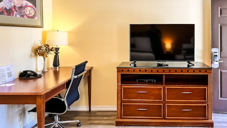 Individually decorated, desk, iron/ironing board, free WiFi. The Old West Inn