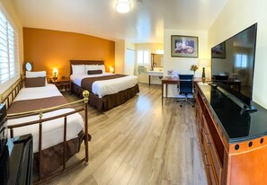 家庭房, 1 间卧室, 无烟房 | 特色装修、办公桌、熨斗/熨板、免费 WiFi