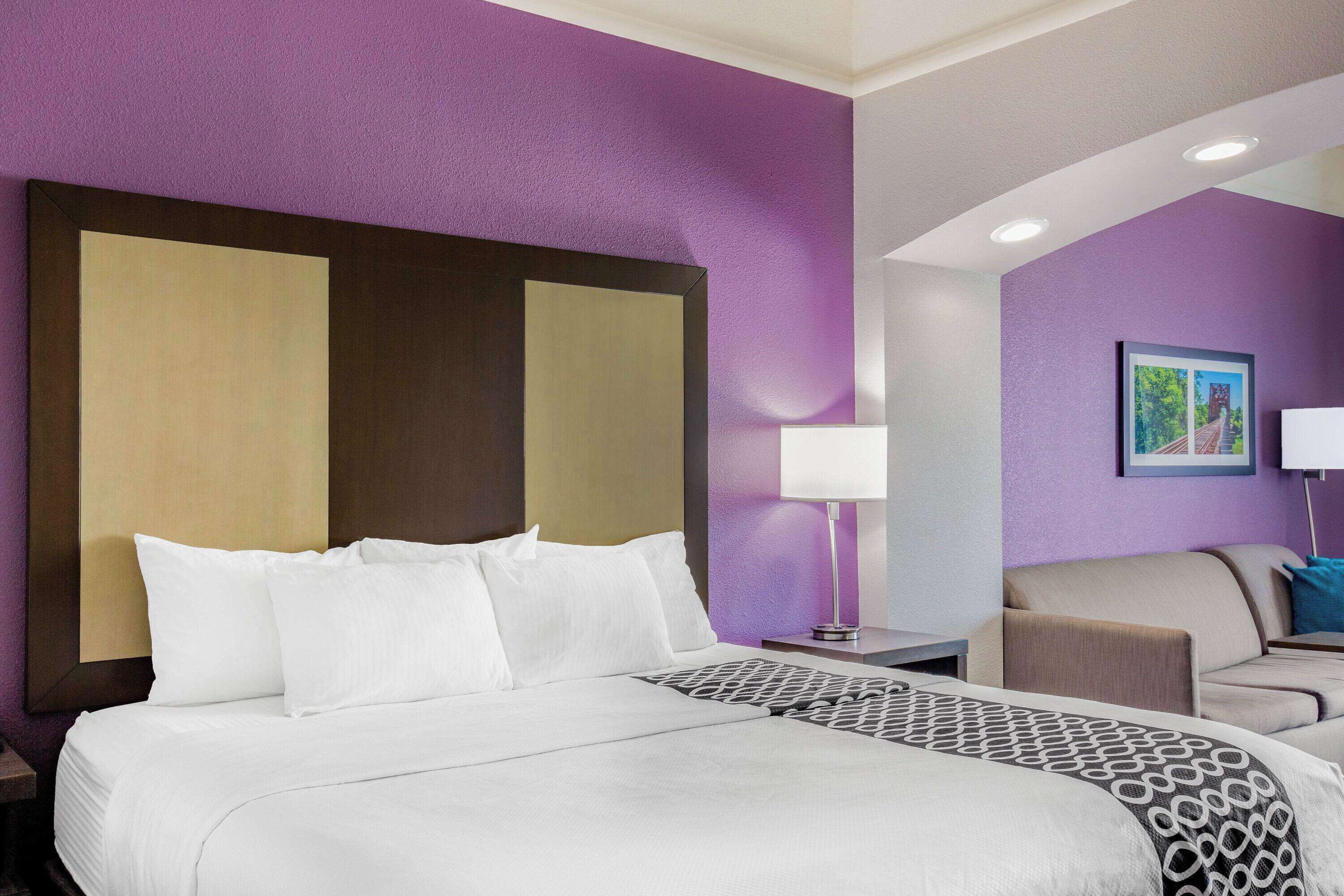 suite, 1 king bed, non smoking | premium bedding, desk, iron/ironing board, free wifi