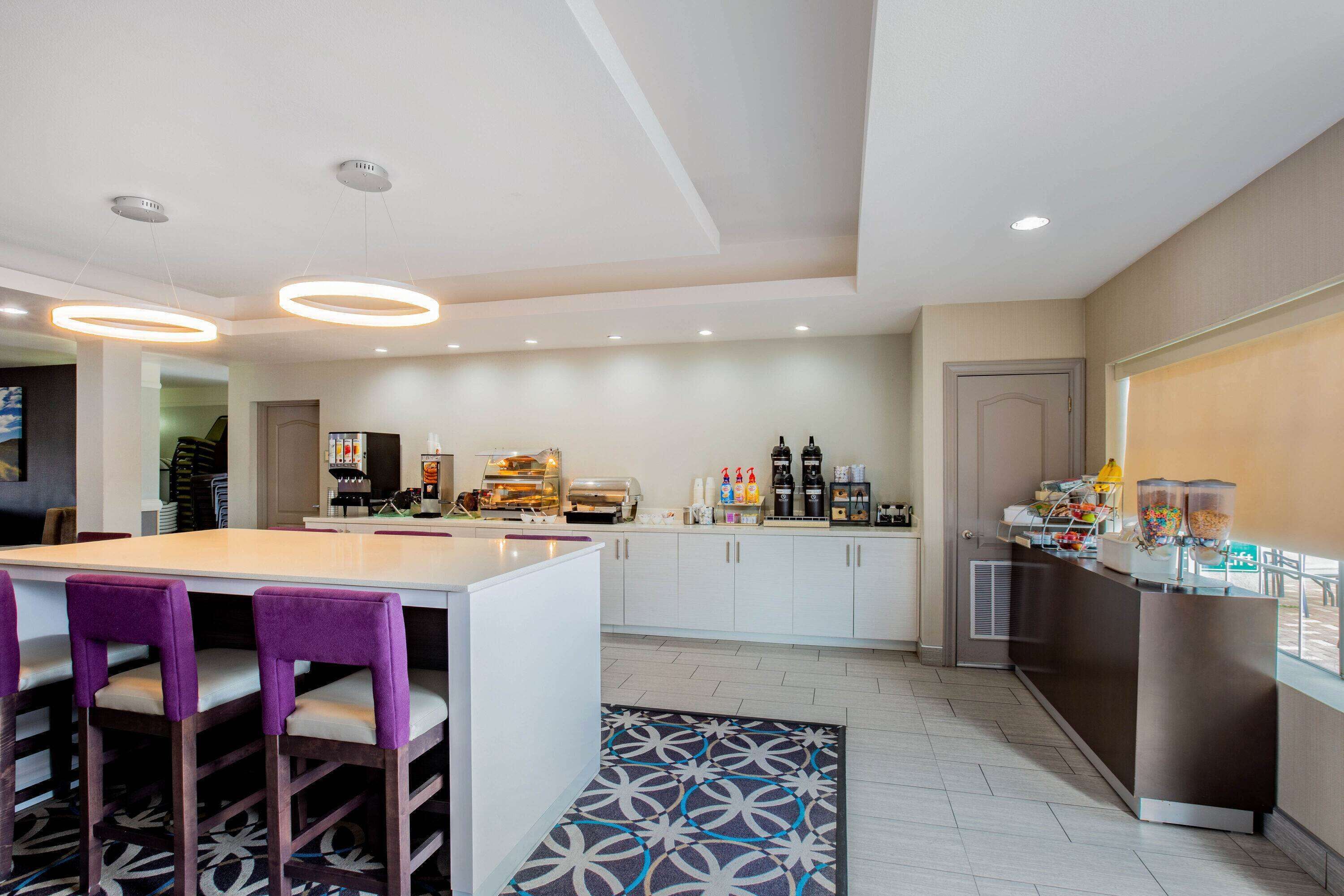 free daily continental breakfast