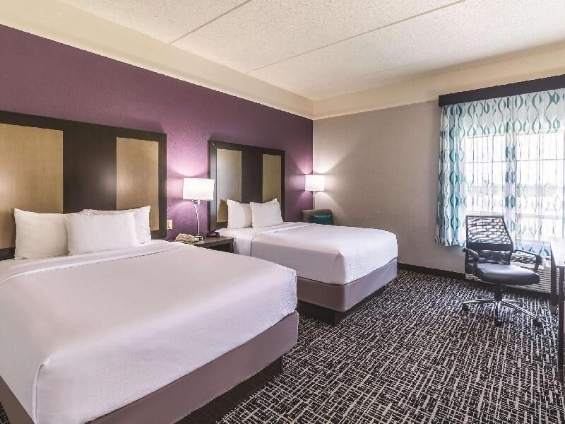 Premium bedding, desk, iron/ironing board, free WiFi