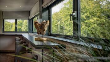 Quarto standard, 1 cama King, vista para o jardim, na torre | Roupas de cama premium, frigobar, cofres nos quartos, escrivaninha