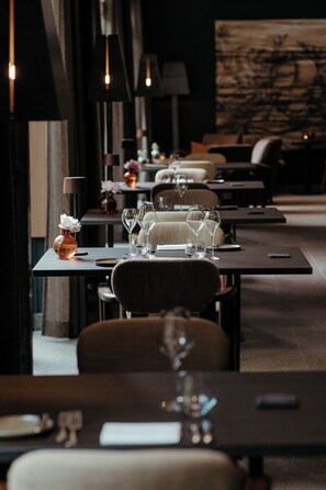 Breakfast, lunch, dinner served; French cuisine, garden views 