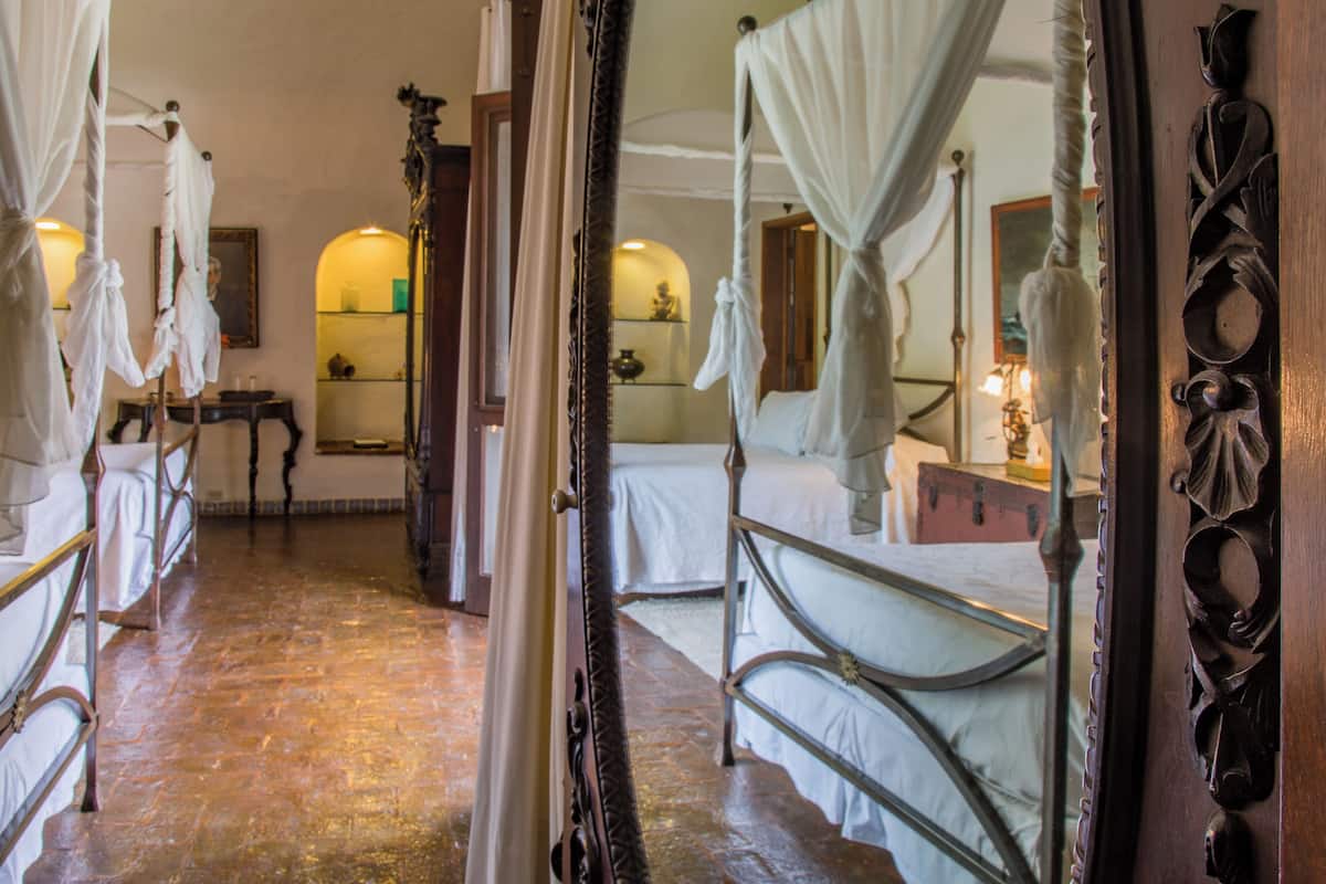 Junior Suite | In-room safe, bed sheets