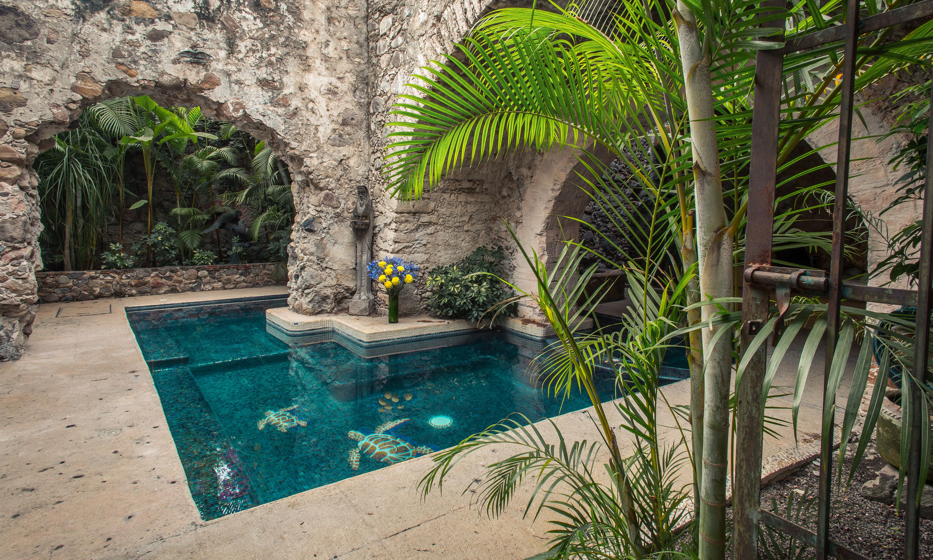 In-room safe, bed sheets