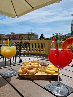 Chambre Supérieure, balcon, vue baie | Terrasse/Patio