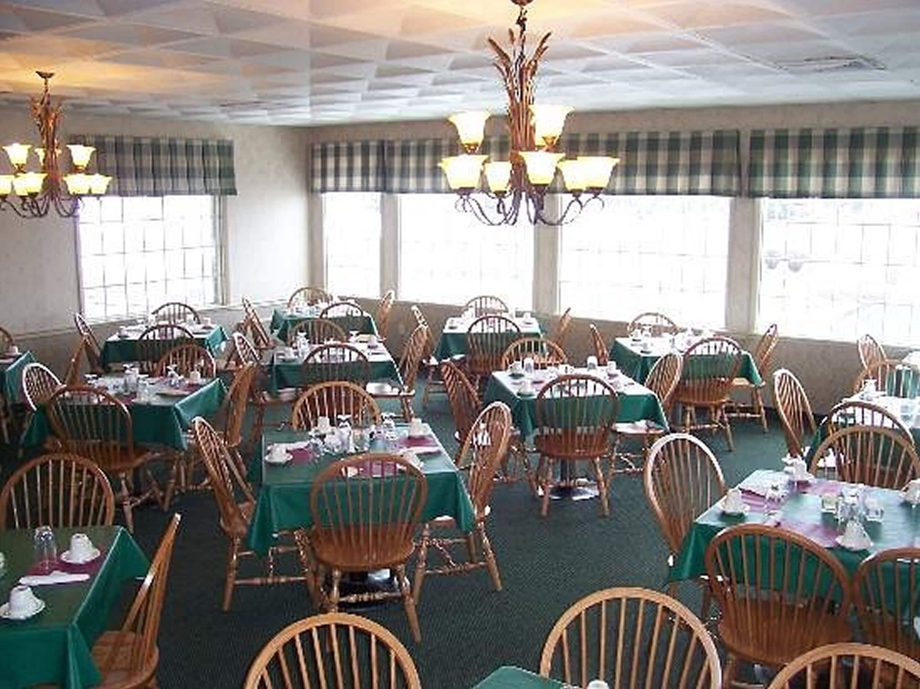 breakfast and lunch served, southern cuisine