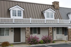 Exterior detail - The Village Inn Harrisonburg (Harrisonburg)