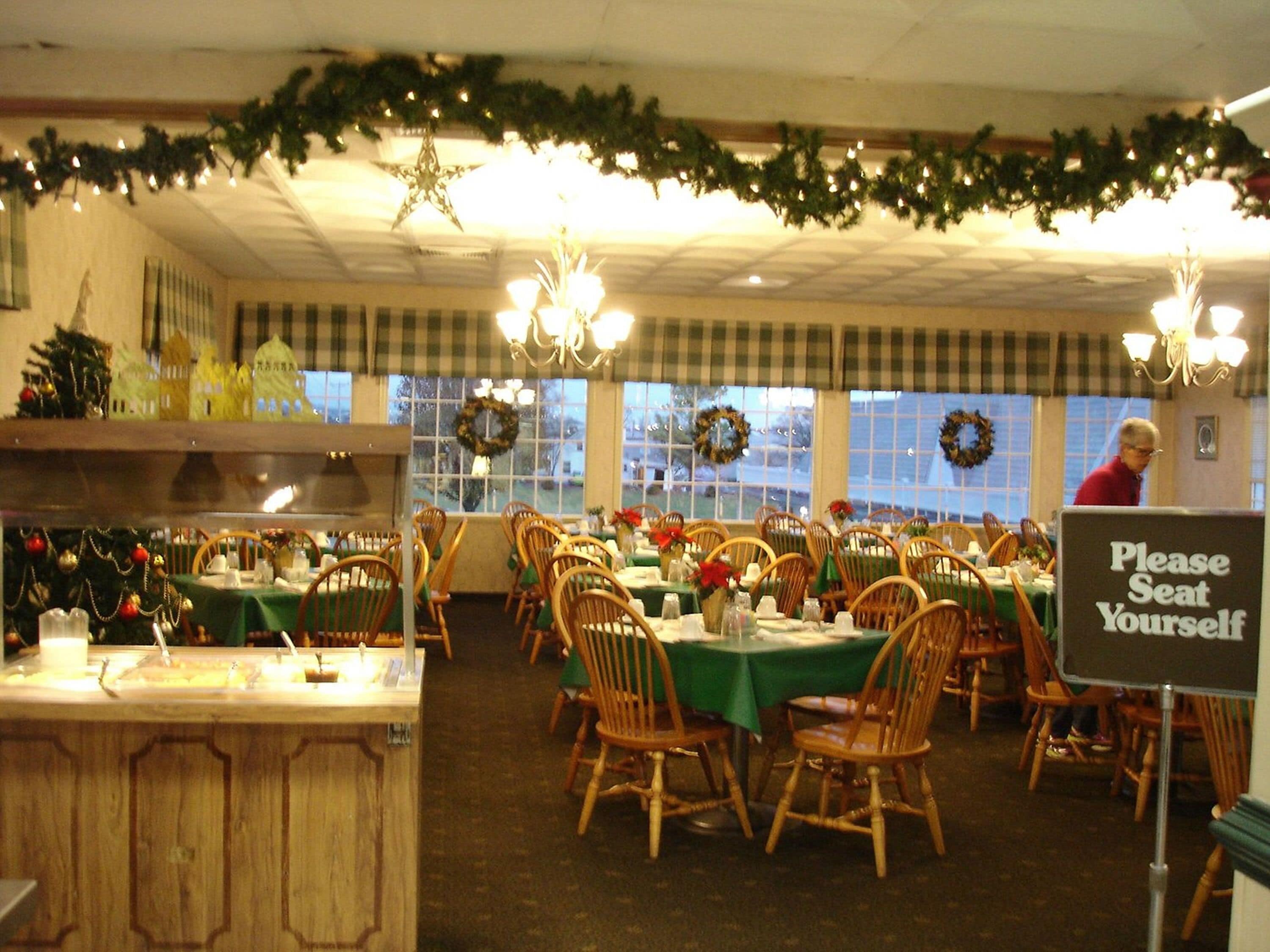 breakfast and lunch served, southern cuisine