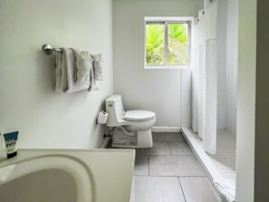 King Studio | Bathroom | Free toiletries, hair dryer, towels, soap