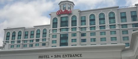 Façade de l’hébergement - soirée/nuit