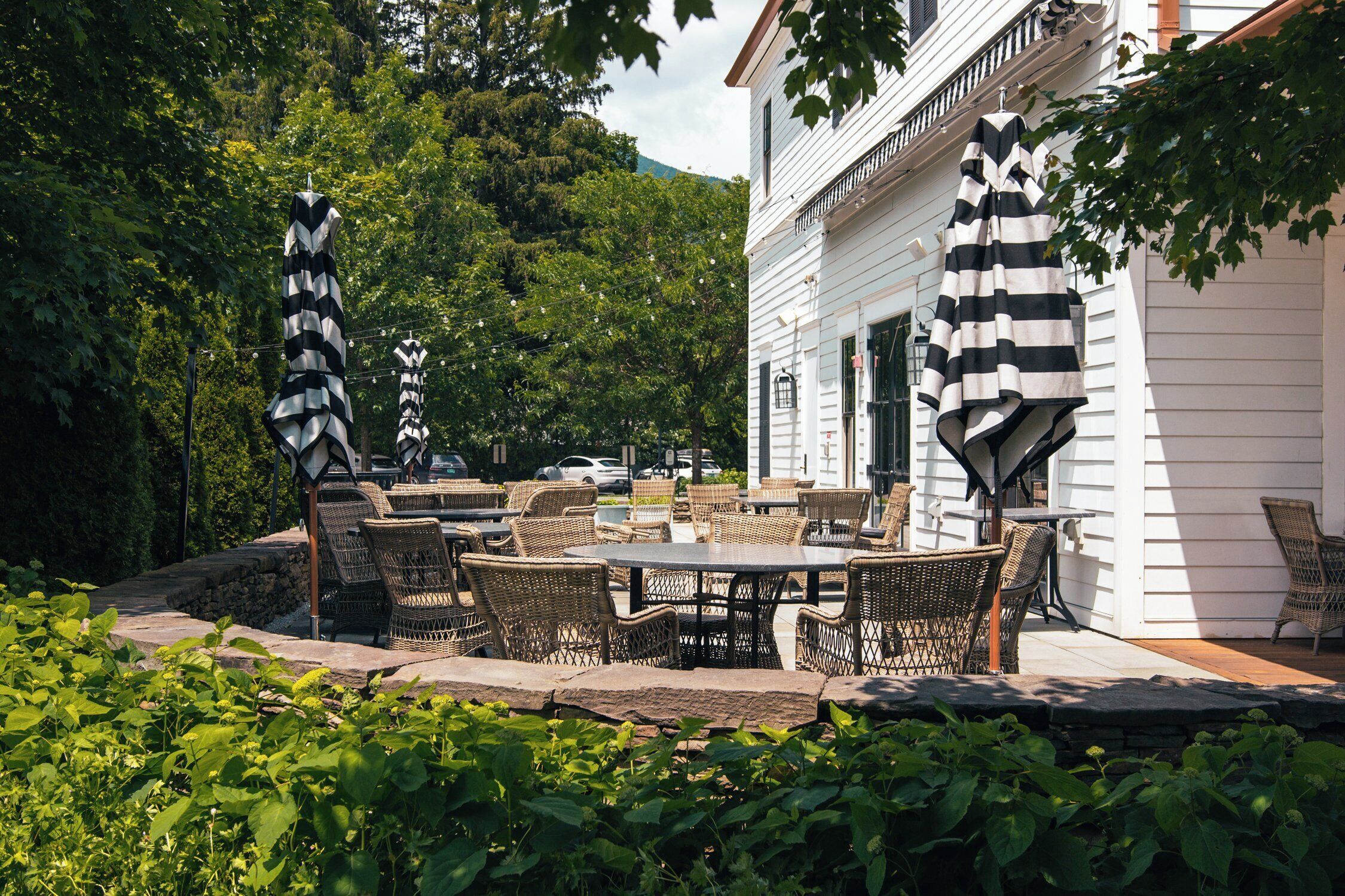 Aamiainen ja illallinen; amerikkalainen keittiö, ulkoilmaravintola 