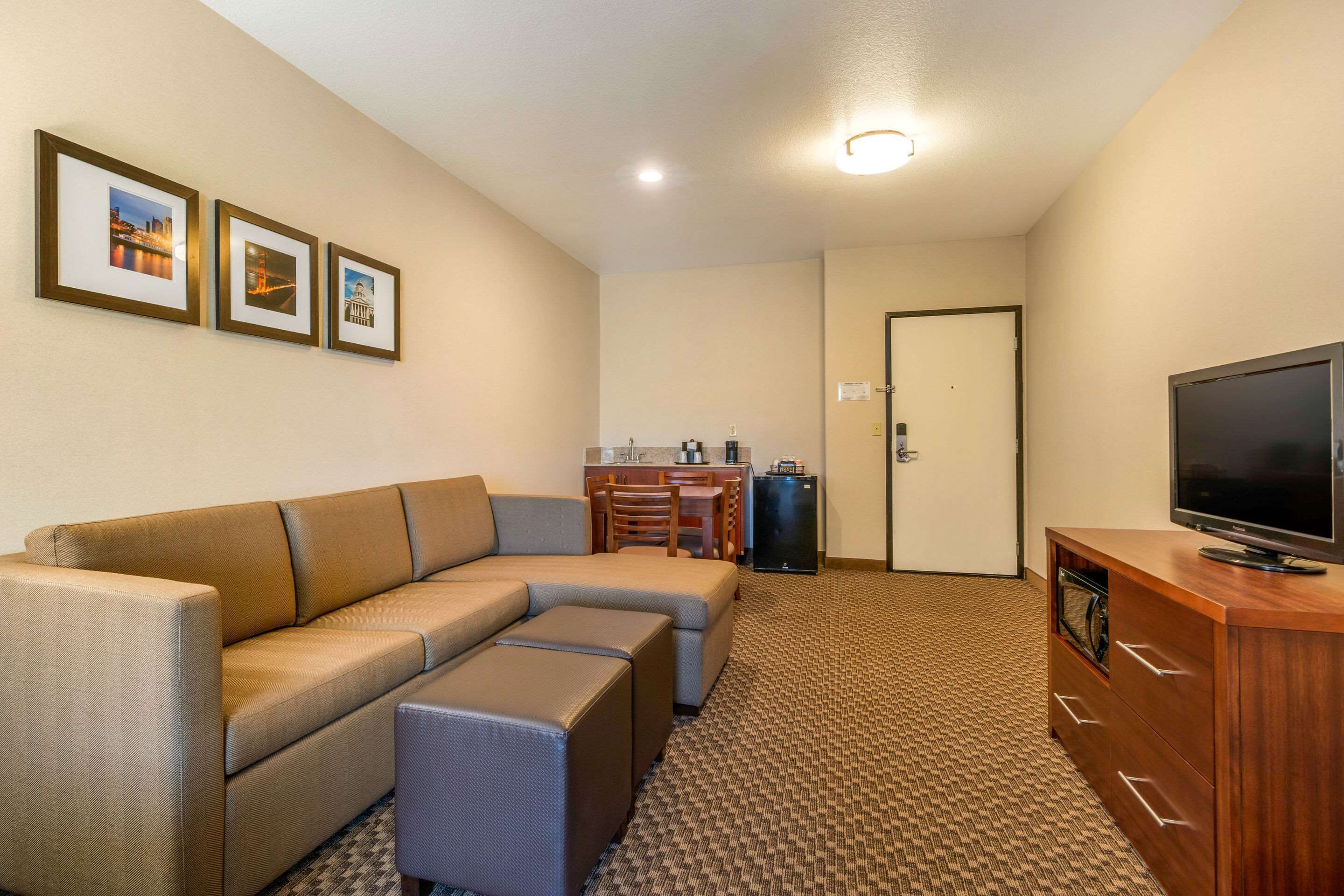 suite, non smoking | in-room safe, desk, iron/ironing board, rollaway beds