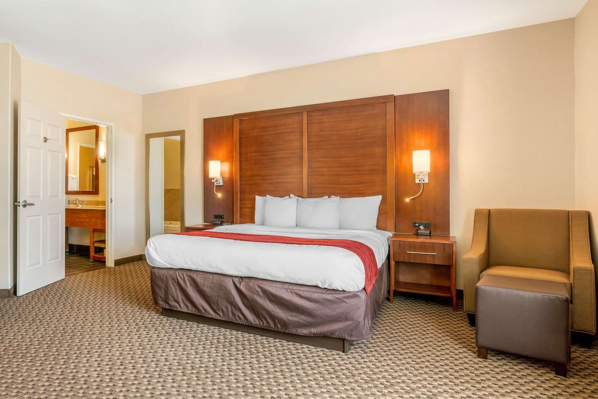 Suite, Non Smoking | In-room safe, desk, iron/ironing board, rollaway beds (surcharge)