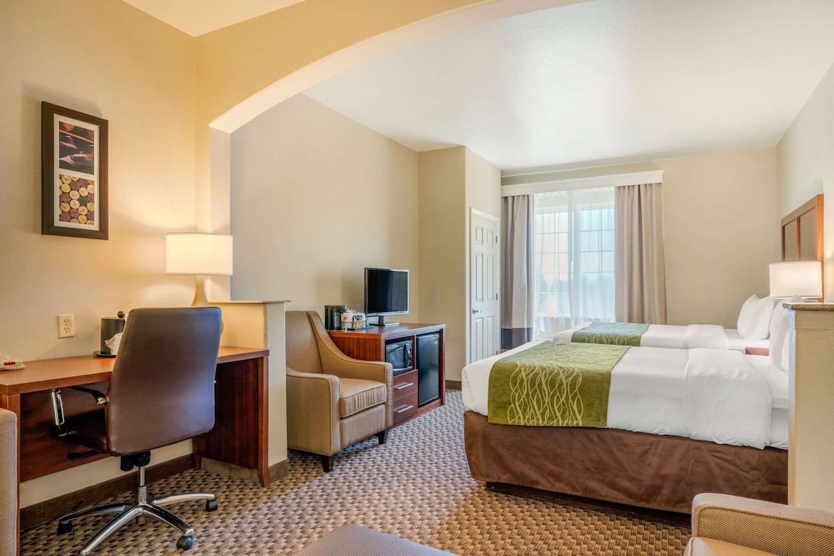 Suite, Non Smoking | In-room safe, desk, iron/ironing board, rollaway beds (surcharge)