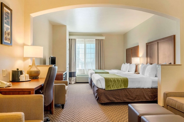 Suite - ikke-ryger | Pengeskab på værelset, skrivebord, strygejern/strygebræt