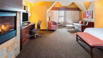 Premium-sengetøj, pengeskab på værelset, skrivebord