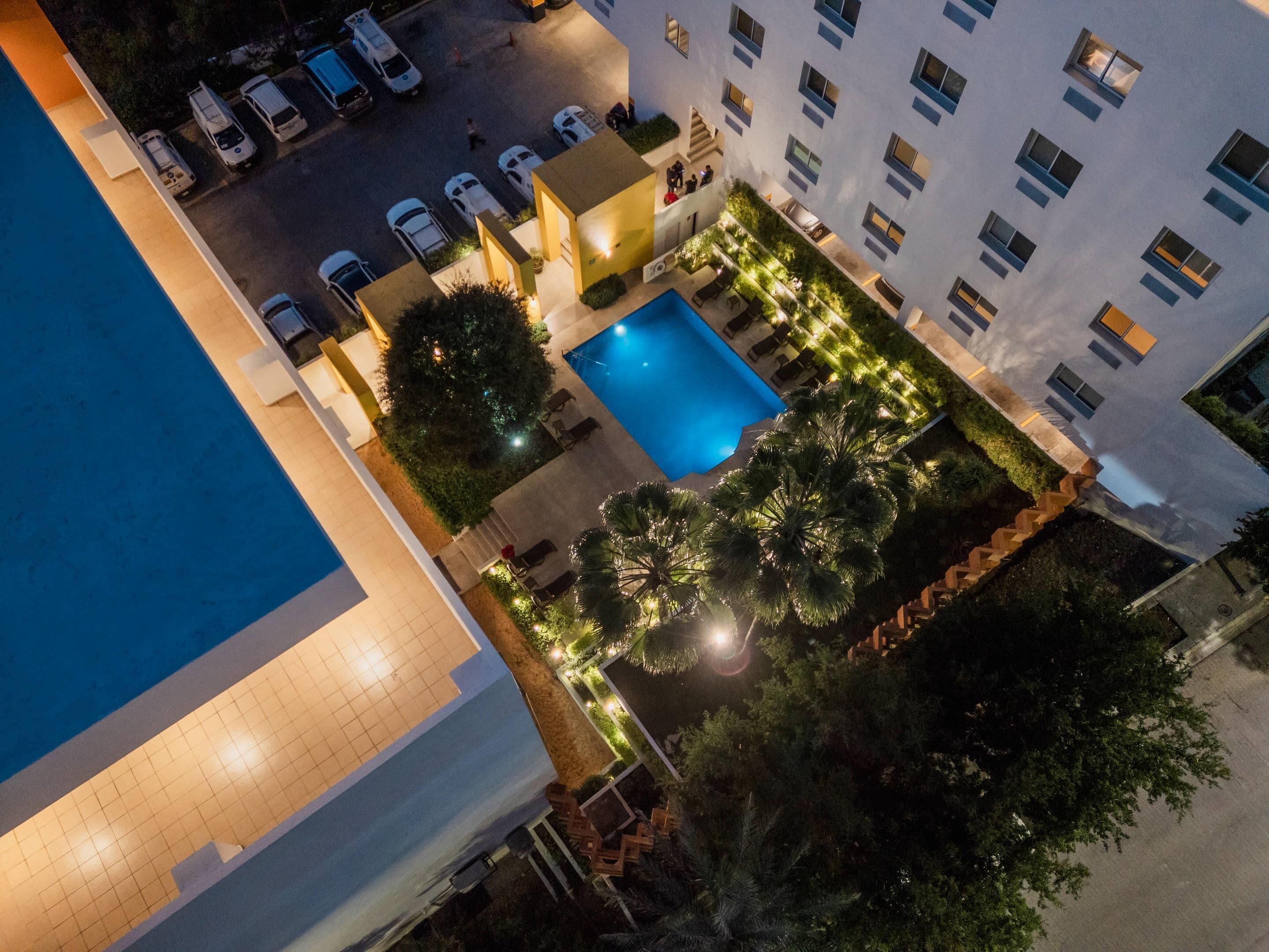 Outdoor pool, pool umbrellas, sun loungers