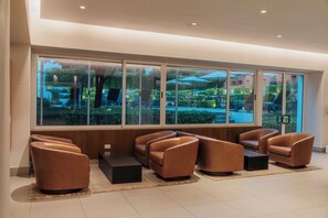 32-inch LCD TV with cable channels, TV - Comfort Inn Monterrey Valle (San Pedro Garza García)