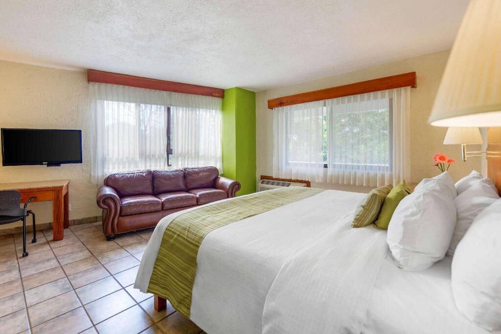 In-room safe, desk, iron/ironing board, free wired internet