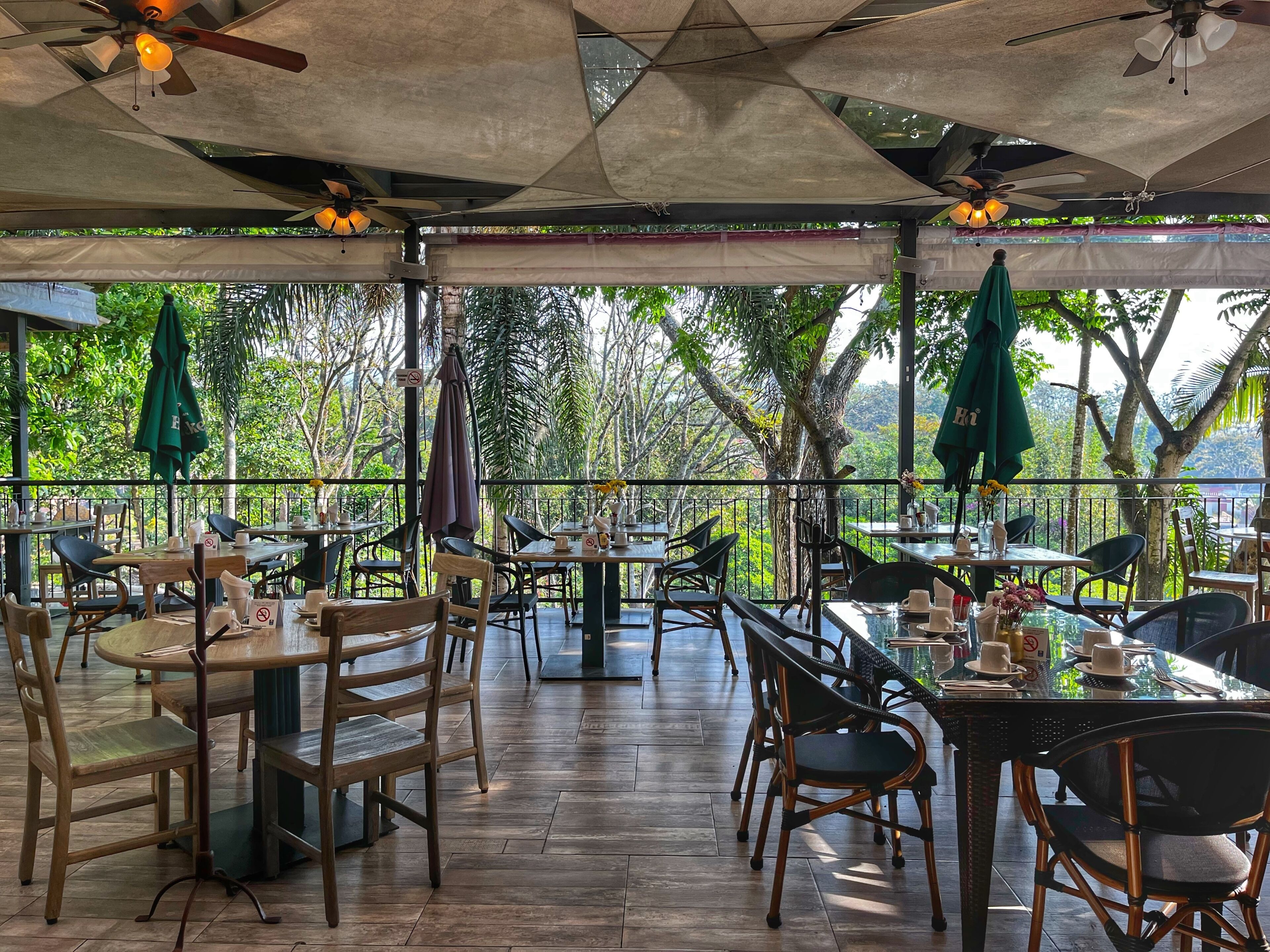 free daily full breakfast