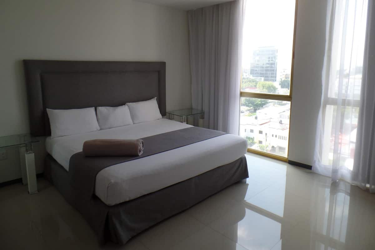 Iron/ironing board, free WiFi, bed sheets